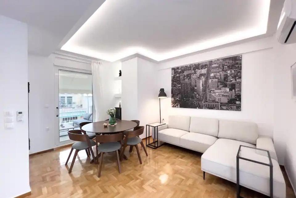 Spacious Penthouse Near Downtown Атина Екстериор снимка
