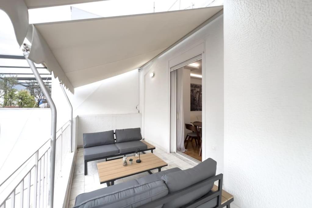 Spacious Penthouse Near Downtown Атина Екстериор снимка