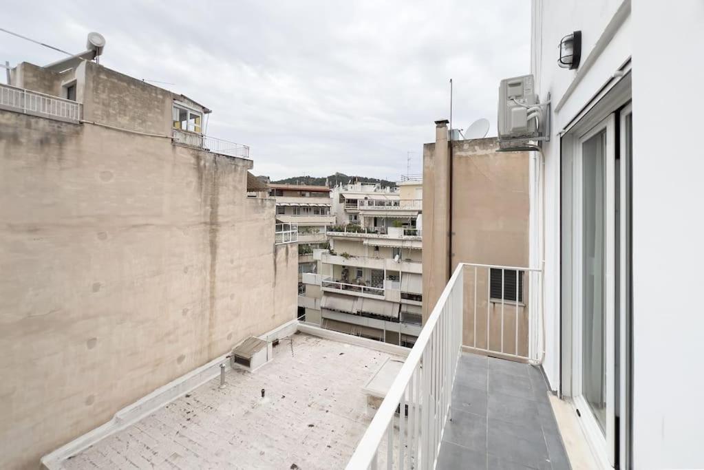 Spacious Penthouse Near Downtown Атина Екстериор снимка