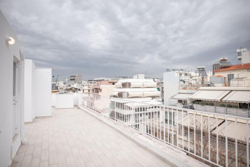 Spacious Penthouse Near Downtown Атина Екстериор снимка