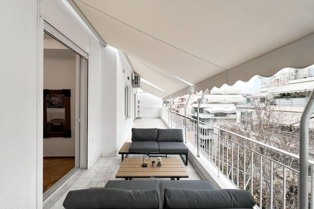 Spacious Penthouse Near Downtown Атина Екстериор снимка