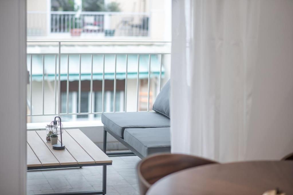 Spacious Penthouse Near Downtown Атина Екстериор снимка