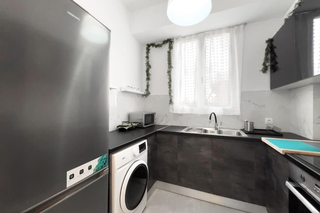 Spacious Penthouse Near Downtown Атина Екстериор снимка