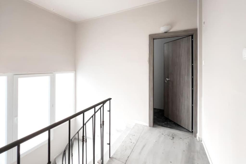 Spacious Penthouse Near Downtown Атина Екстериор снимка