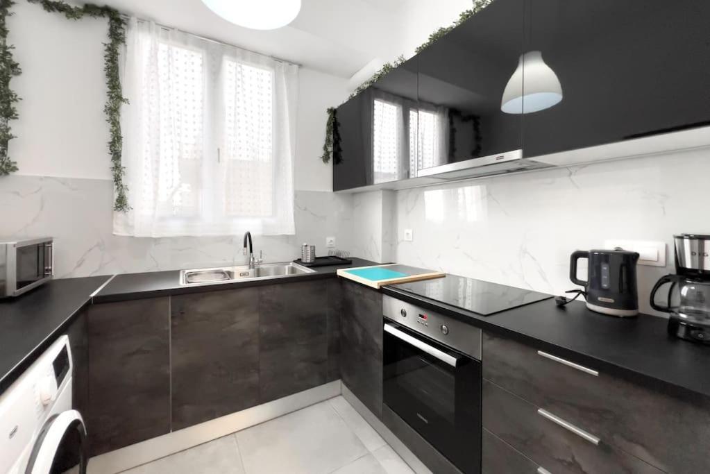 Spacious Penthouse Near Downtown Атина Екстериор снимка
