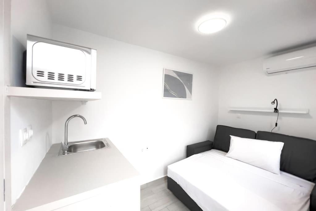 Spacious Penthouse Near Downtown Атина Екстериор снимка