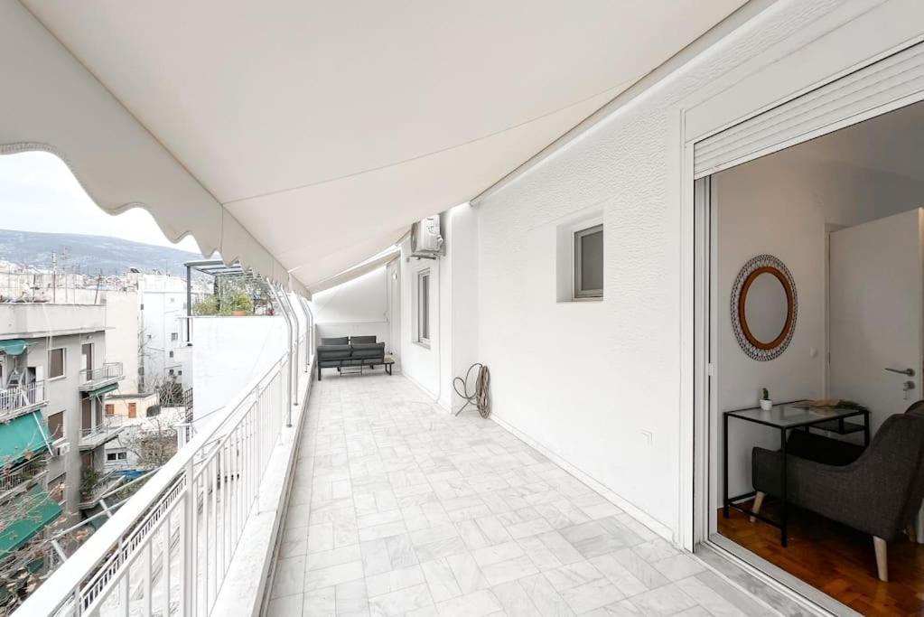 Spacious Penthouse Near Downtown Атина Екстериор снимка
