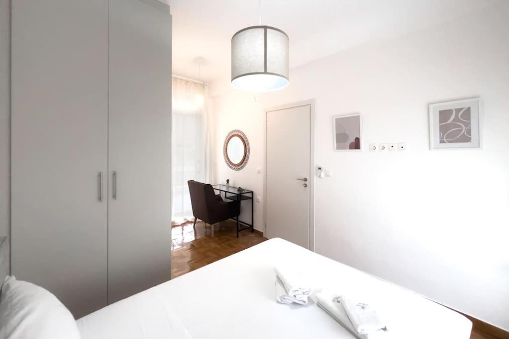 Spacious Penthouse Near Downtown Атина Екстериор снимка