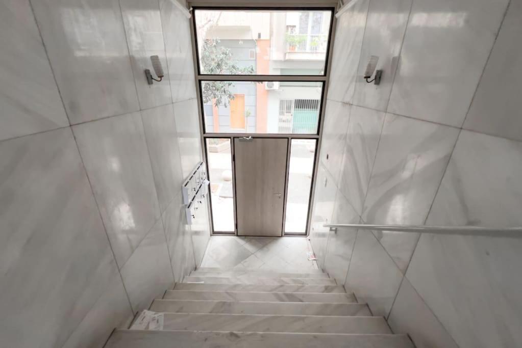 Spacious Penthouse Near Downtown Атина Екстериор снимка