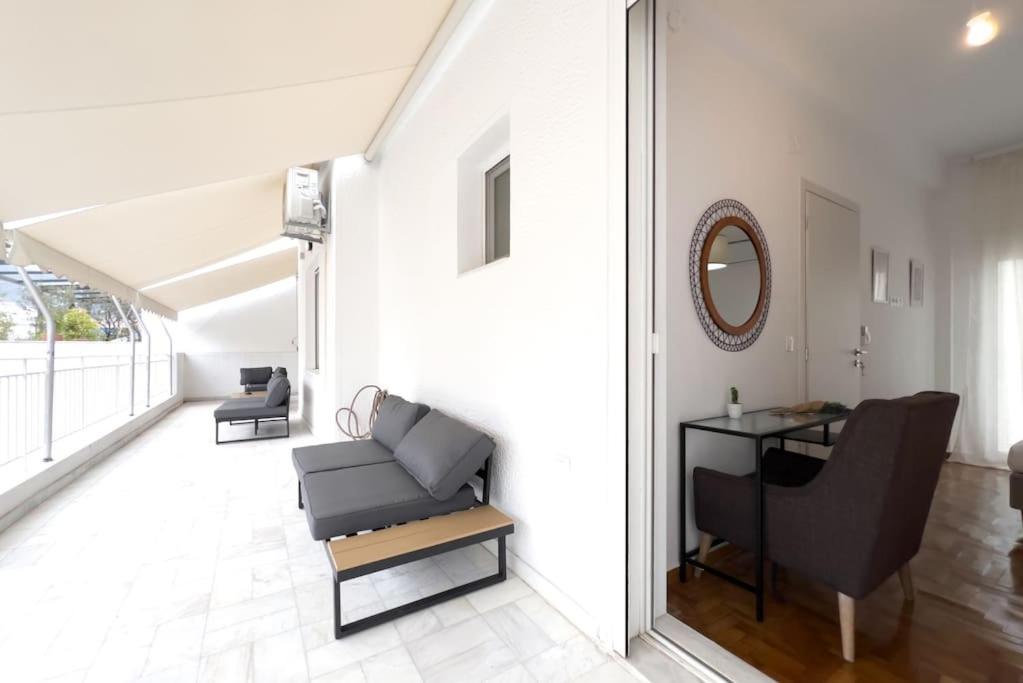 Spacious Penthouse Near Downtown Атина Екстериор снимка