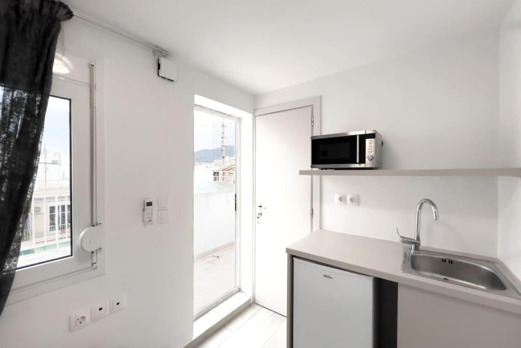 Spacious Penthouse Near Downtown Атина Екстериор снимка