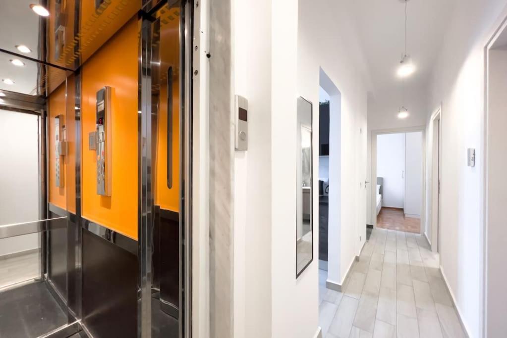 Spacious Penthouse Near Downtown Атина Екстериор снимка