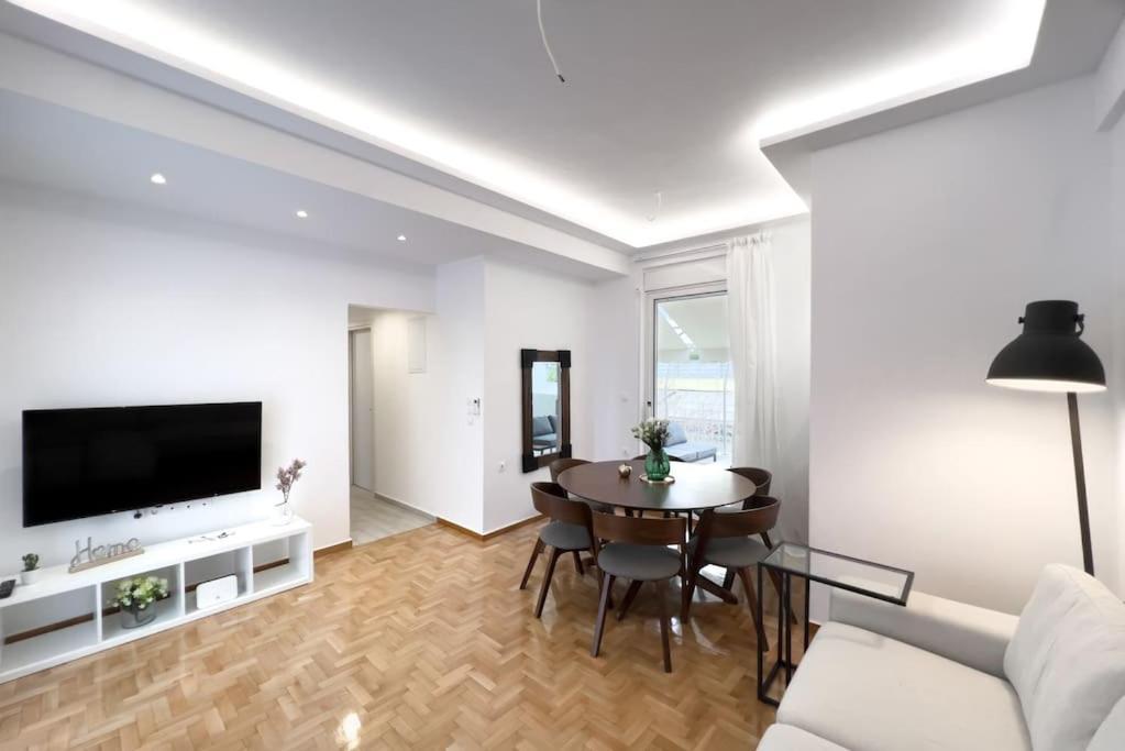 Spacious Penthouse Near Downtown Атина Екстериор снимка