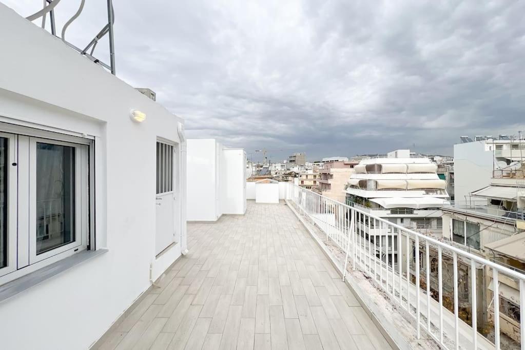 Spacious Penthouse Near Downtown Атина Екстериор снимка